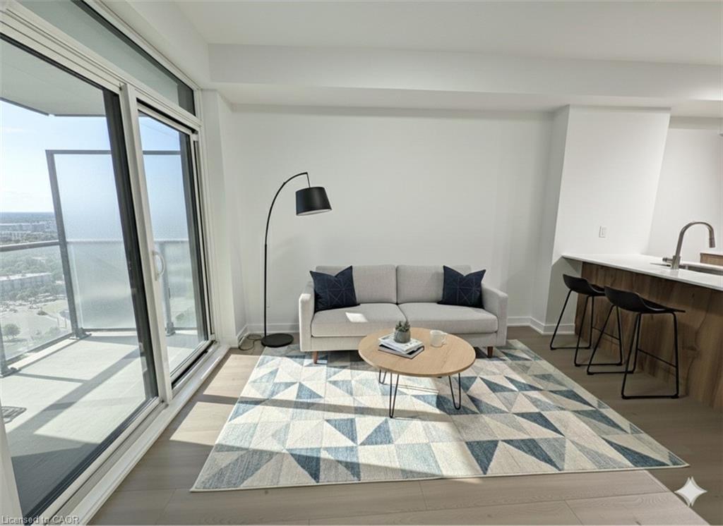 907-25 Wellington Street S, Kitchener, ON - Indoor Photo Showing Living Room