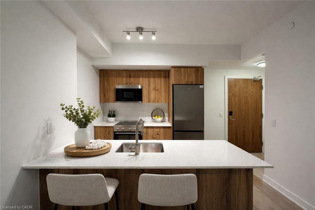 907-25 Wellington Street S, Kitchener, ON - Indoor