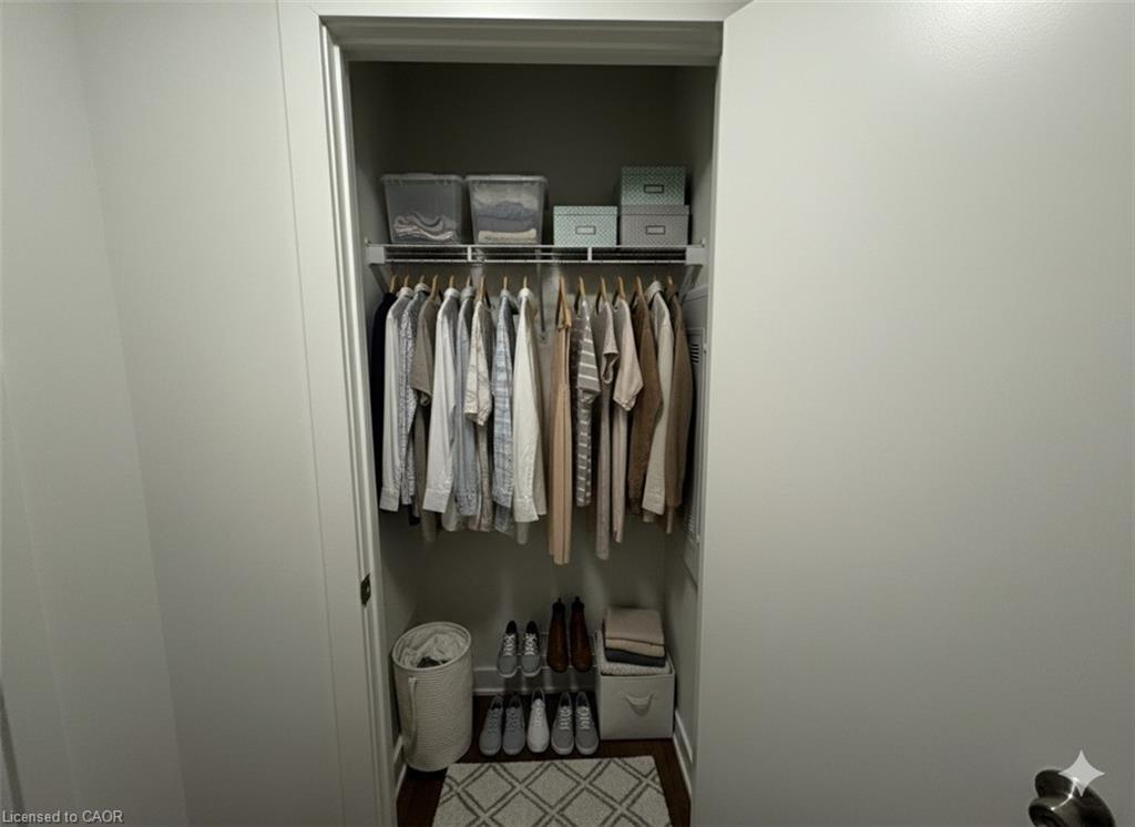 907-25 Wellington Street S, Kitchener, ON - Indoor