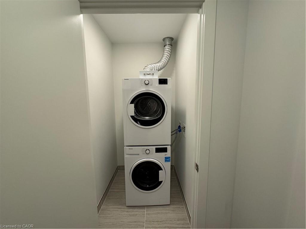 907-25 Wellington Street S, Kitchener, ON - Indoor Photo Showing Laundry Room