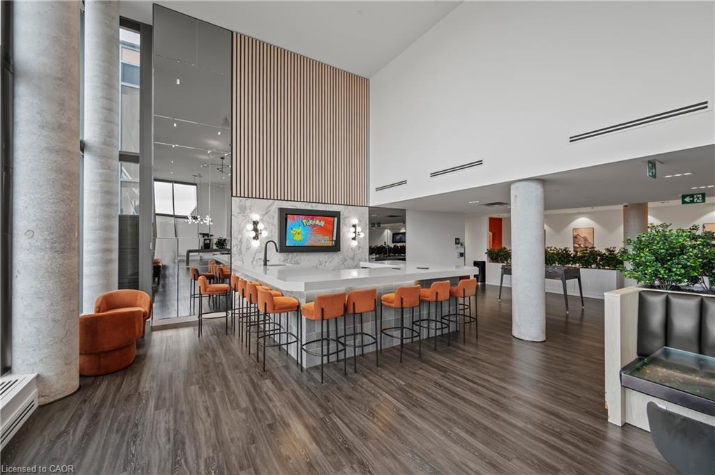 907-25 Wellington Street S, Kitchener, ON - Indoor