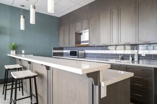 910-220 Cannon Street E, Hamilton, ON - Indoor Photo Showing Kitchen