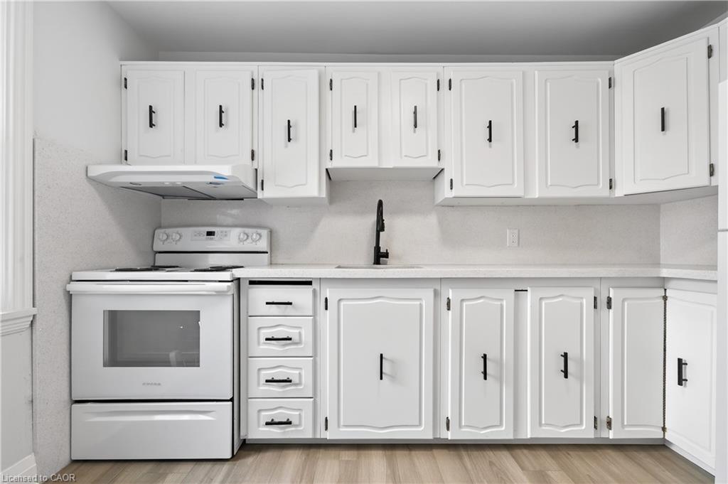 1-37 Kennedy Avenue, Hamilton, ON - Indoor Photo Showing Kitchen