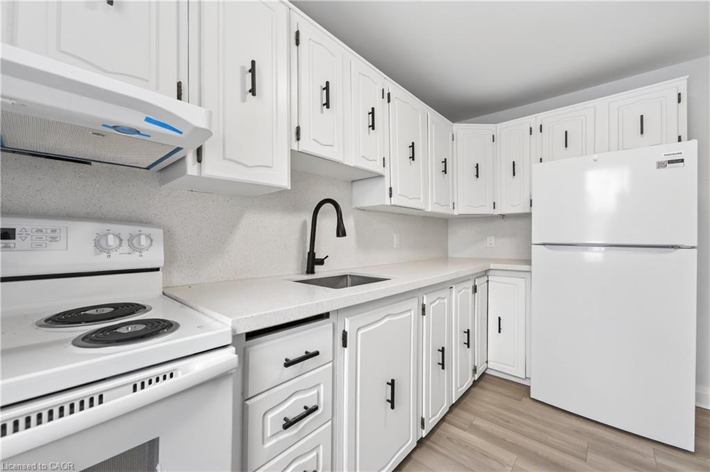 1-37 Kennedy Avenue, Hamilton, ON - Indoor Photo Showing Kitchen