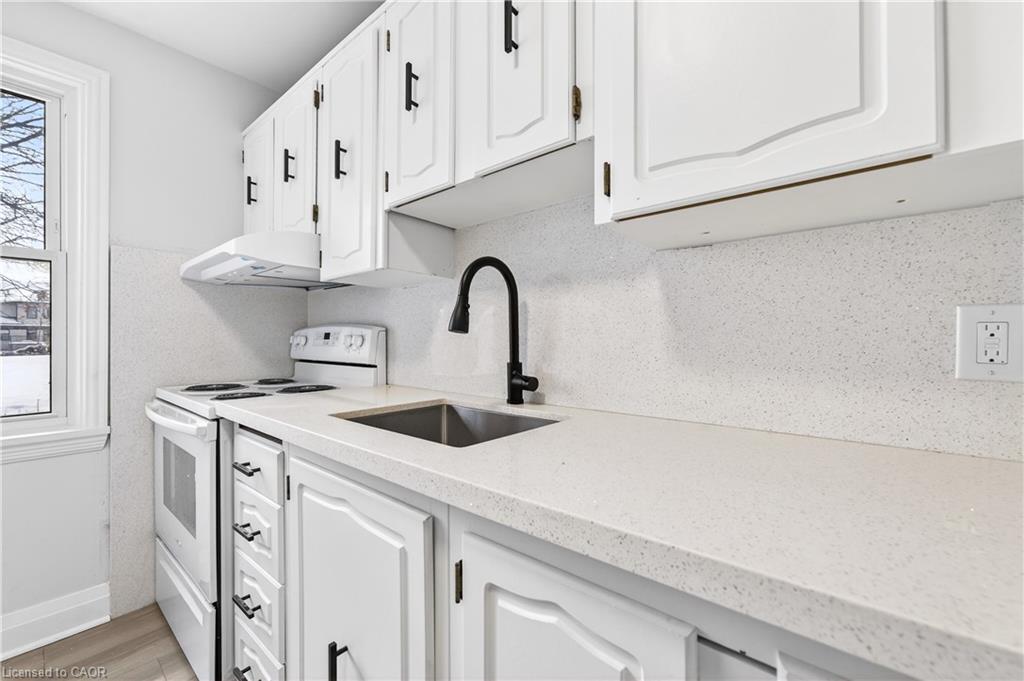 1-37 Kennedy Avenue, Hamilton, ON - Indoor Photo Showing Kitchen