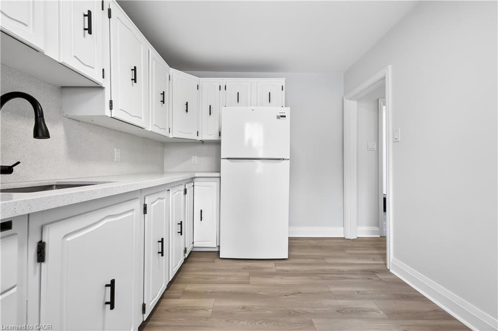 1-37 Kennedy Avenue, Hamilton, ON - Indoor Photo Showing Kitchen