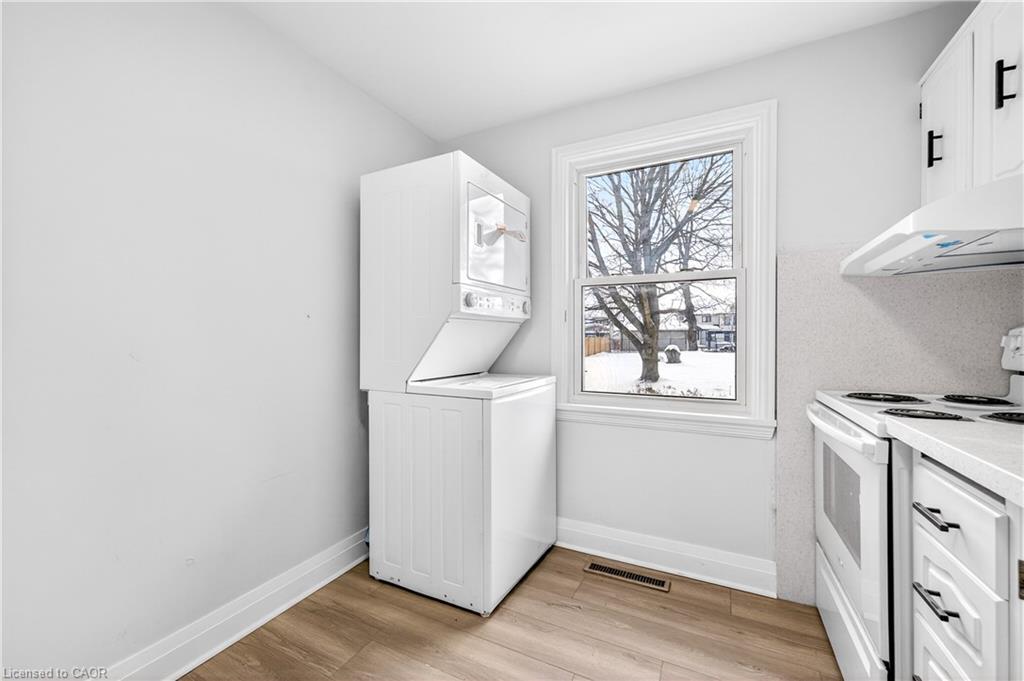 1-37 Kennedy Avenue, Hamilton, ON - Indoor Photo Showing Laundry Room