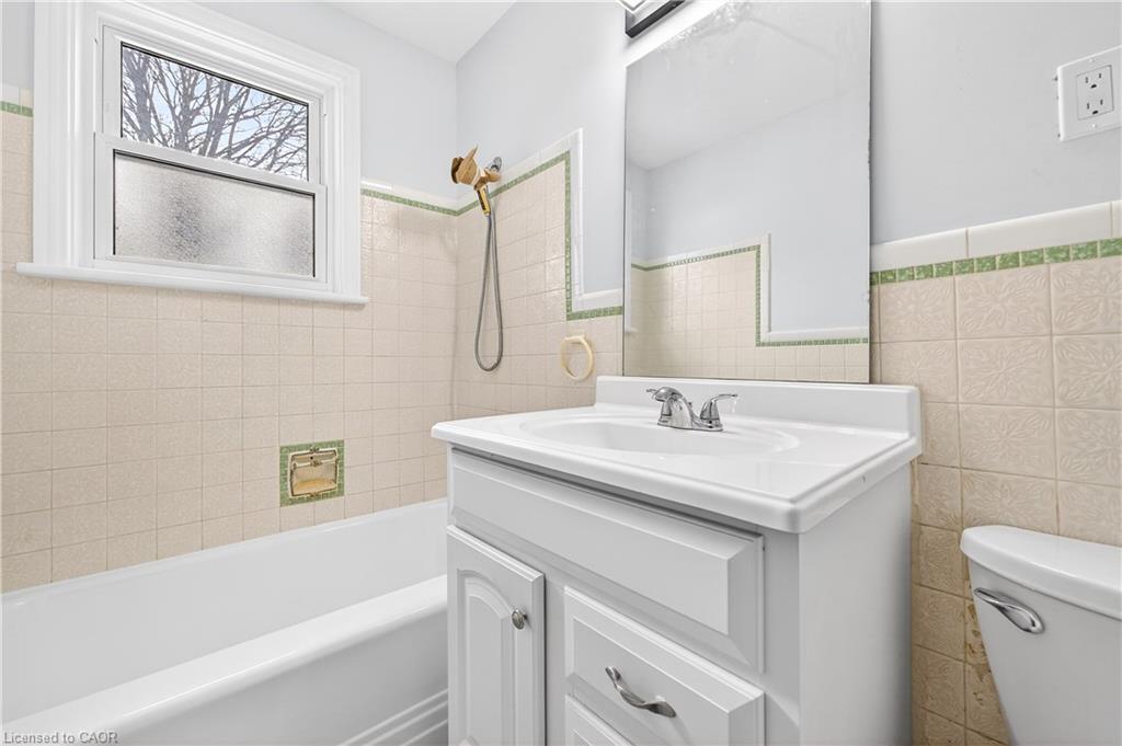 1-37 Kennedy Avenue, Hamilton, ON - Indoor Photo Showing Bathroom