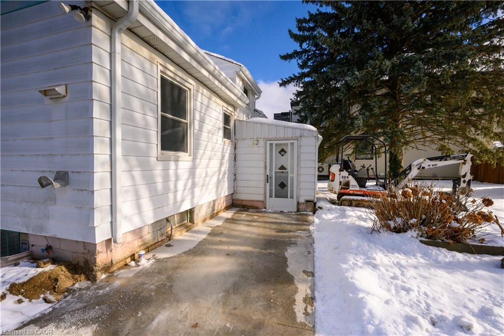 1-37 Kennedy Avenue, Hamilton, ON - Outdoor