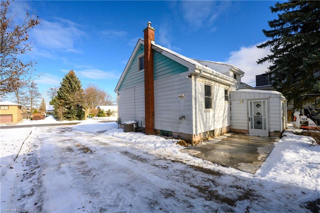 1-37 Kennedy Avenue, Hamilton, ON - Outdoor