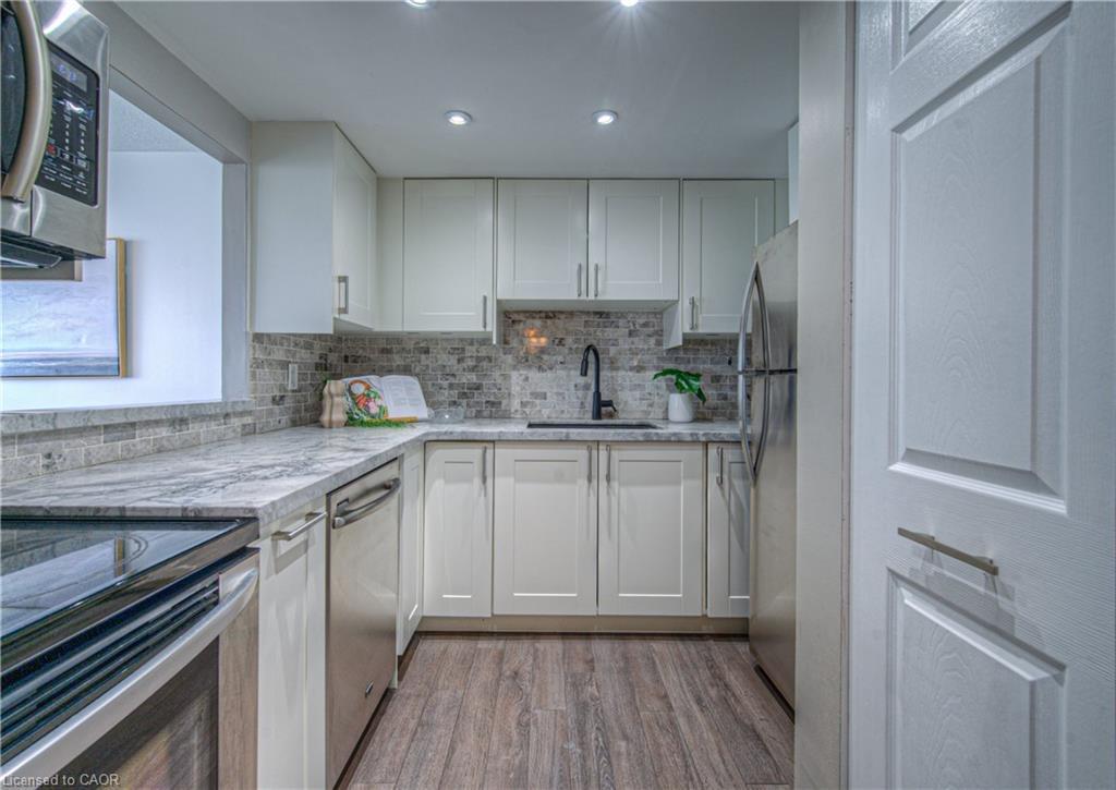 503-1225 North Shore Boulevard E, Burlington, ON - Indoor Photo Showing Kitchen