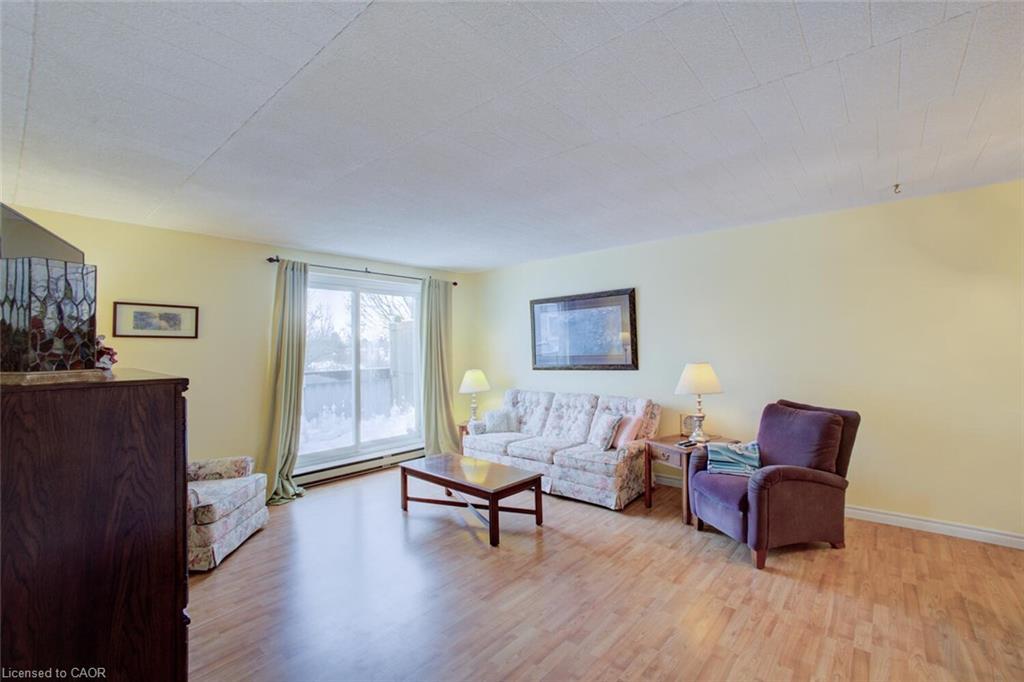 312-80 Breckenridge Drive, Kitchener, ON - Indoor Photo Showing Living Room