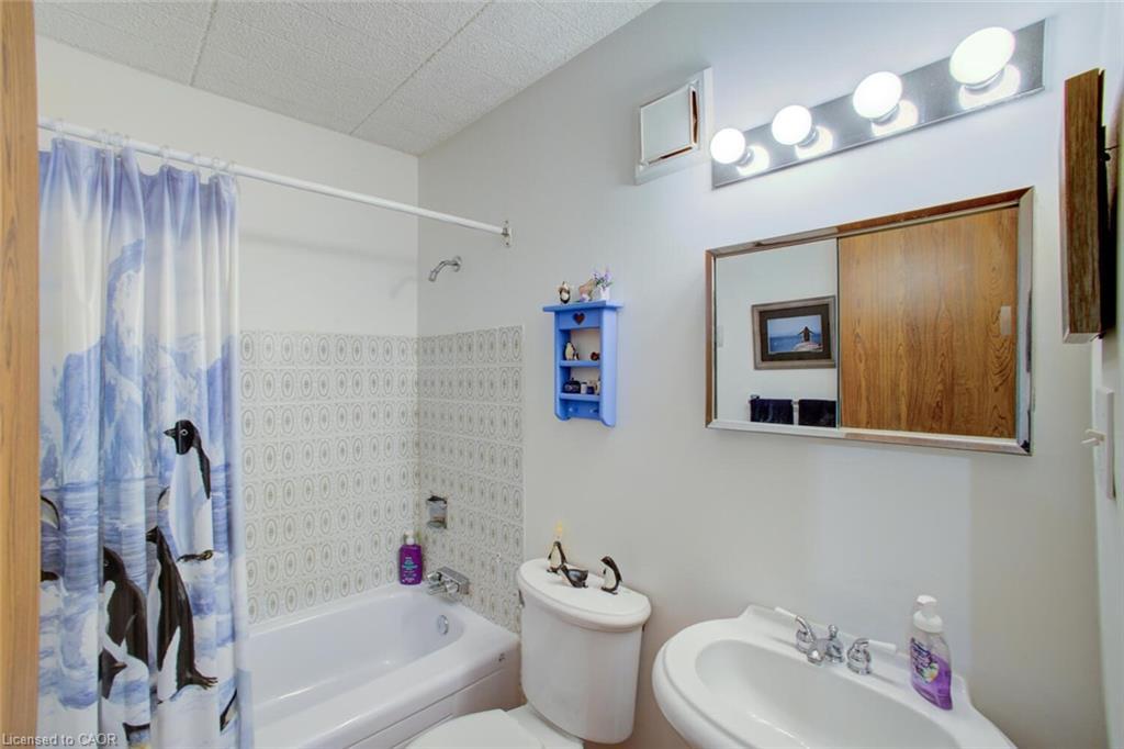 312-80 Breckenridge Drive, Kitchener, ON - Indoor Photo Showing Bathroom