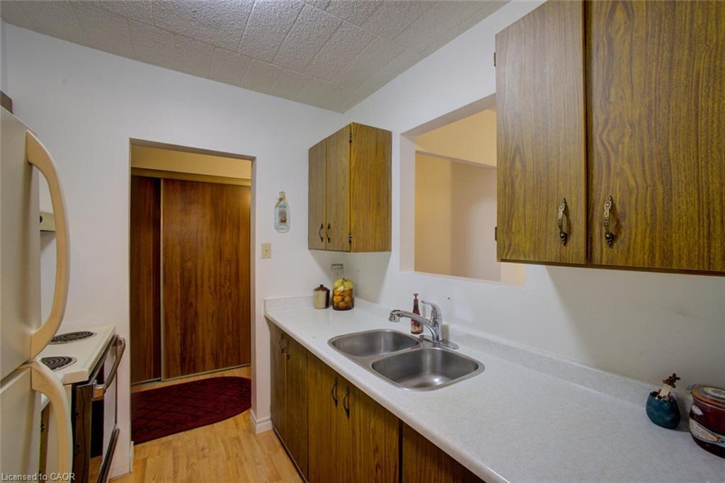 312-80 Breckenridge Drive, Kitchener, ON - Indoor Photo Showing Kitchen With Double Sink
