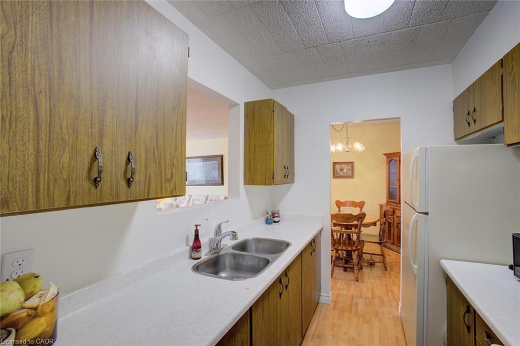 312-80 Breckenridge Drive, Kitchener, ON - Indoor Photo Showing Kitchen With Double Sink