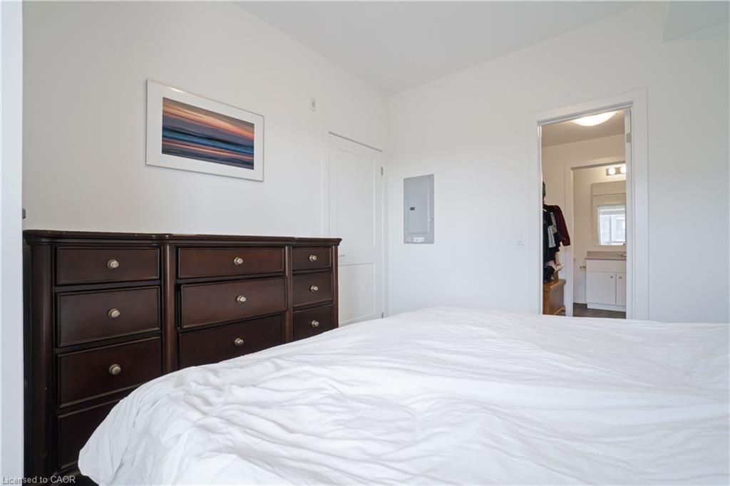 407-255 Northfield Drive E, Waterloo, ON - Indoor Photo Showing Bedroom