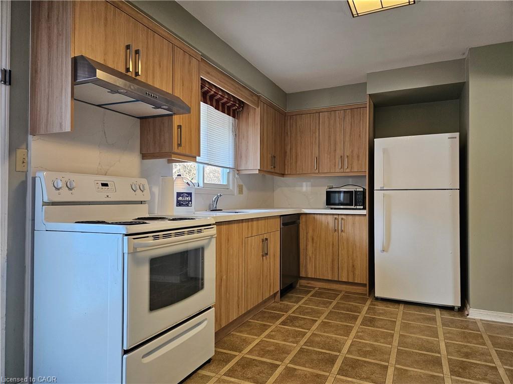 44 Valleyview Drive, Ancaster, ON - Indoor Photo Showing Kitchen