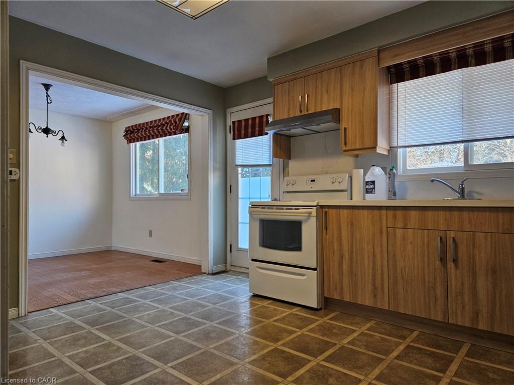 44 Valleyview Drive, Ancaster, ON - Indoor Photo Showing Kitchen