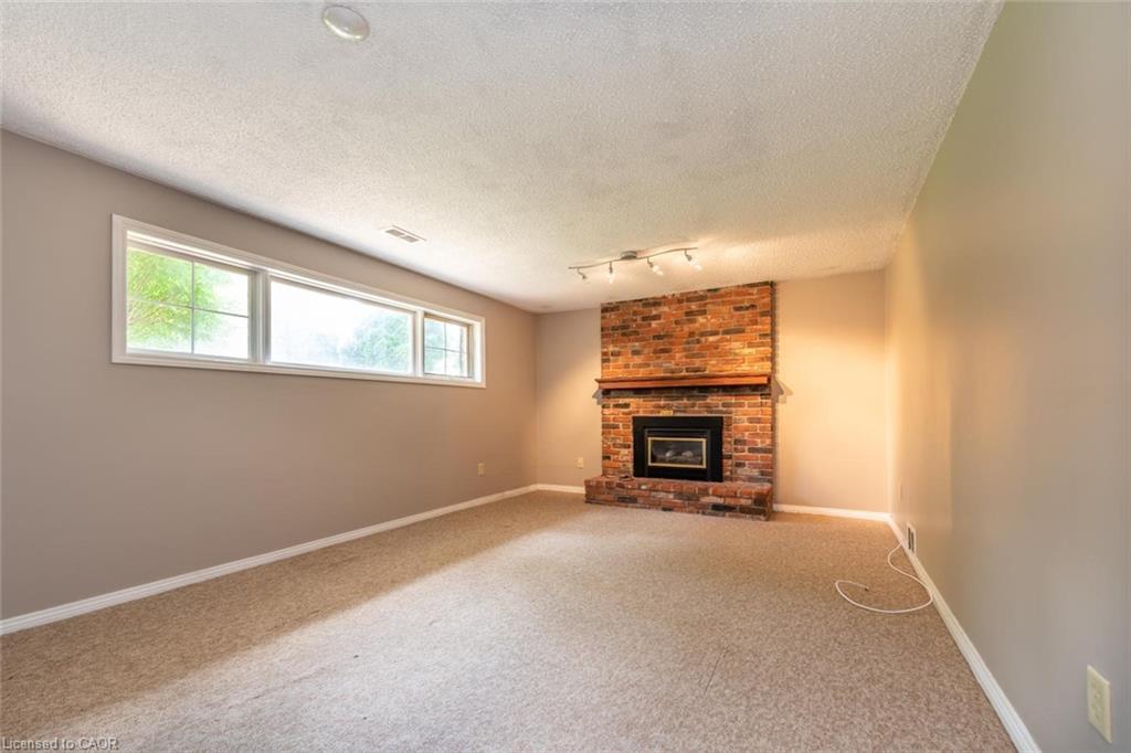44 Valleyview Drive, Ancaster, ON - Indoor Photo Showing Living Room With Fireplace
