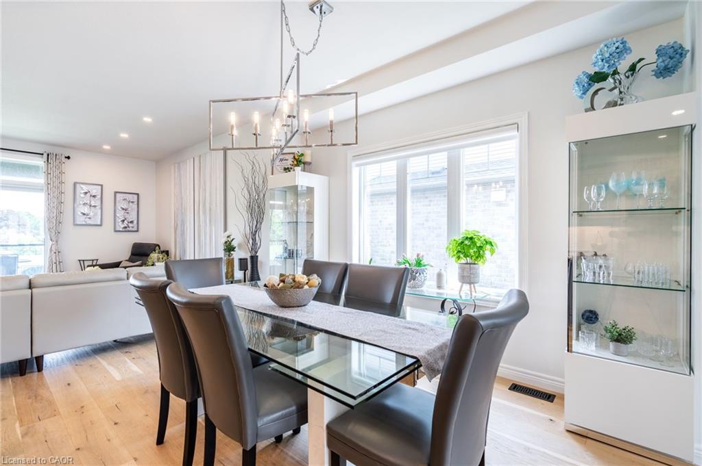16 Whiting Drive, Paris, ON - Indoor Photo Showing Dining Room