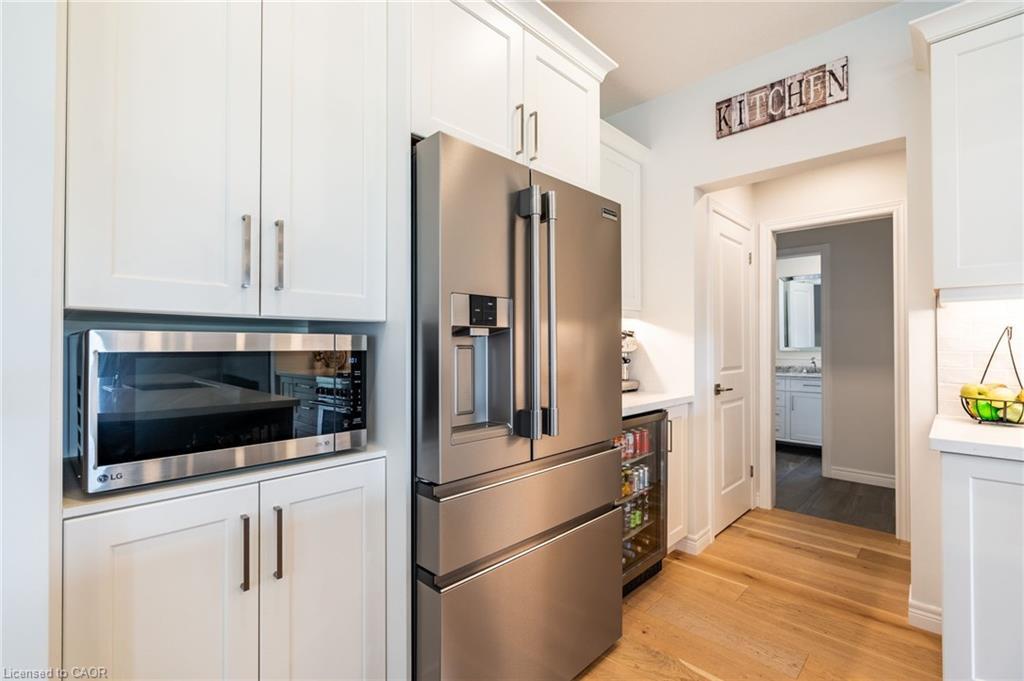 16 Whiting Drive, Paris, ON - Indoor Photo Showing Kitchen