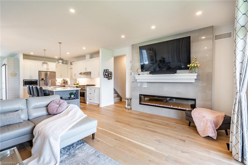 16 Whiting Drive, Paris, ON - Indoor Photo Showing Living Room With Fireplace
