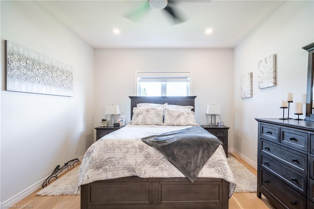 16 Whiting Drive, Paris, ON - Indoor Photo Showing Bedroom