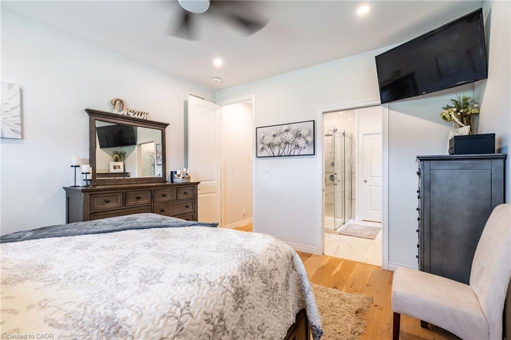 16 Whiting Drive, Paris, ON - Indoor Photo Showing Bedroom