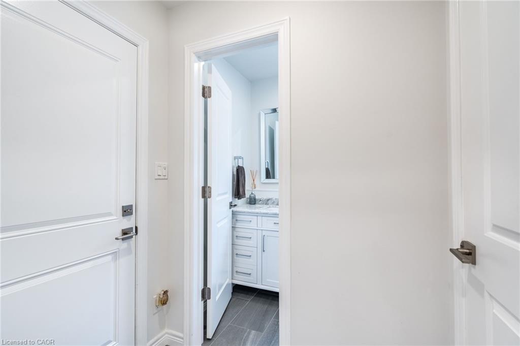 16 Whiting Drive, Paris, ON - Indoor Photo Showing Other Room