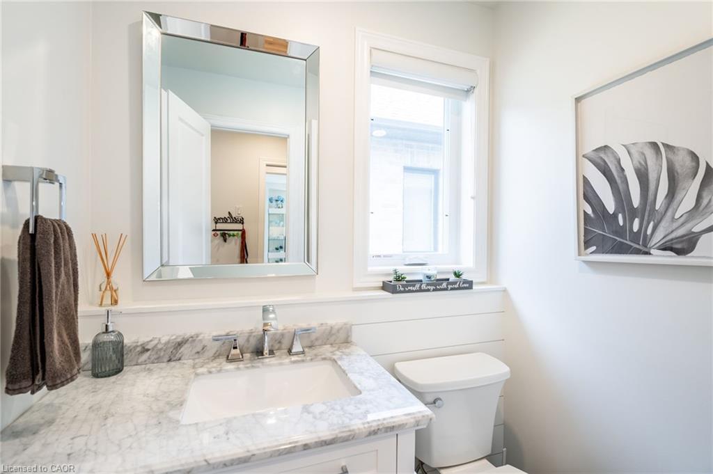 16 Whiting Drive, Paris, ON - Indoor Photo Showing Bathroom