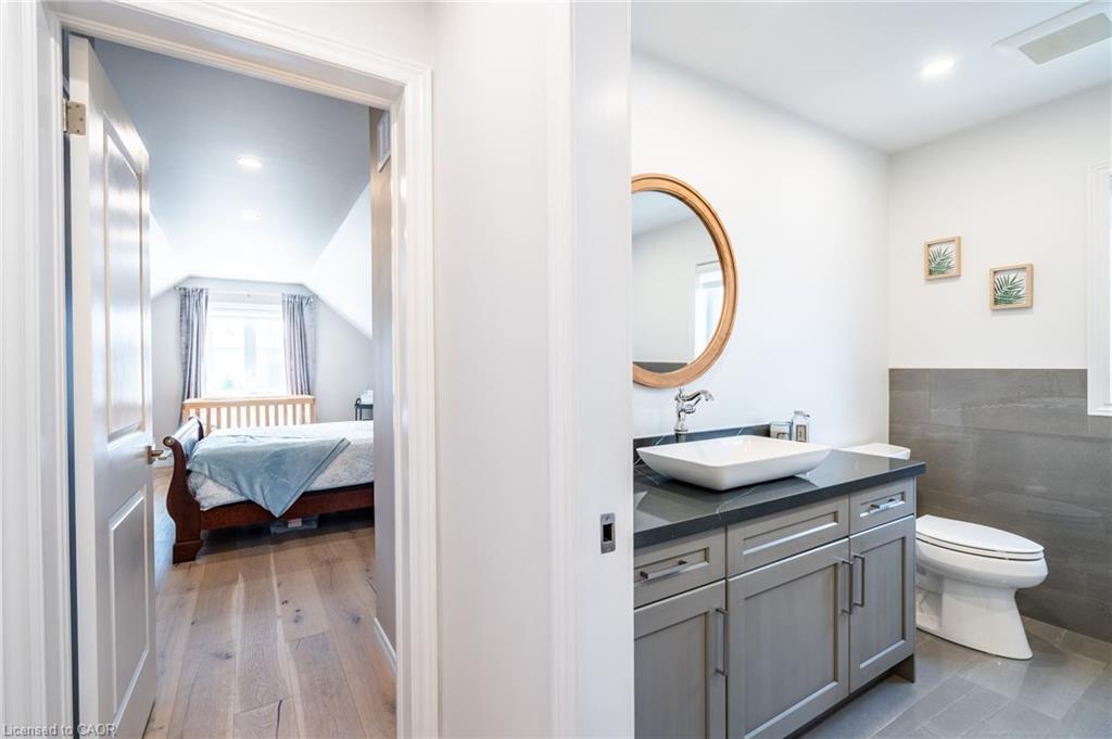 16 Whiting Drive, Paris, ON - Indoor Photo Showing Bathroom