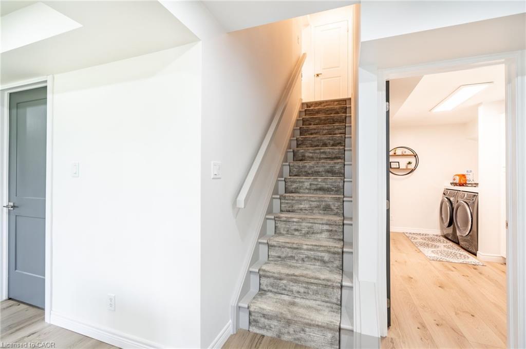 16 Whiting Drive, Paris, ON - Indoor Photo Showing Other Room