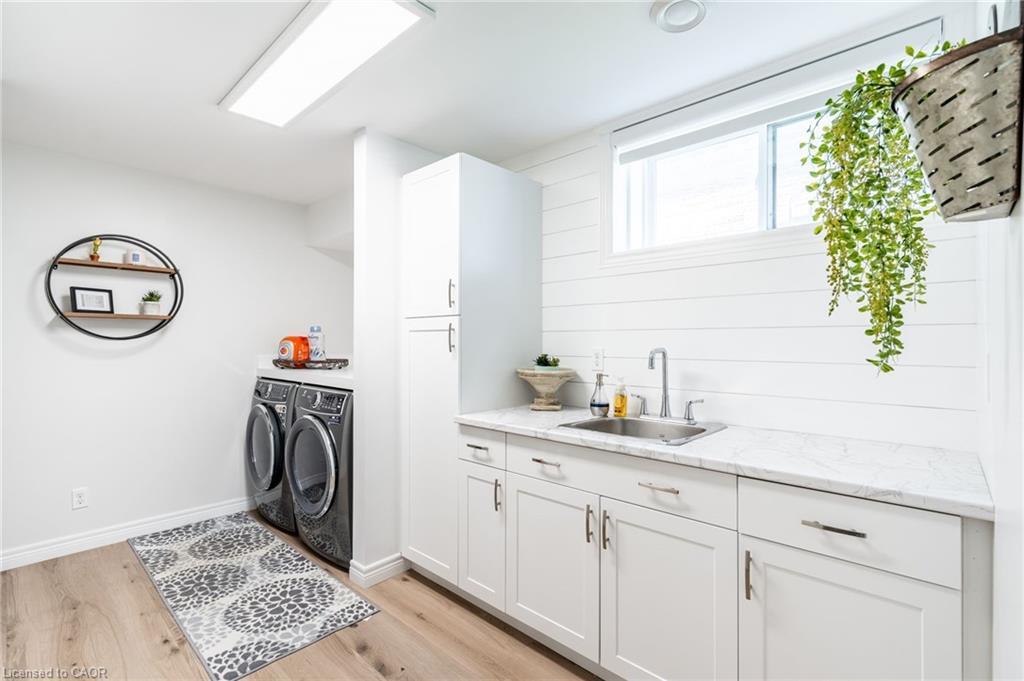 16 Whiting Drive, Paris, ON - Indoor Photo Showing Laundry Room