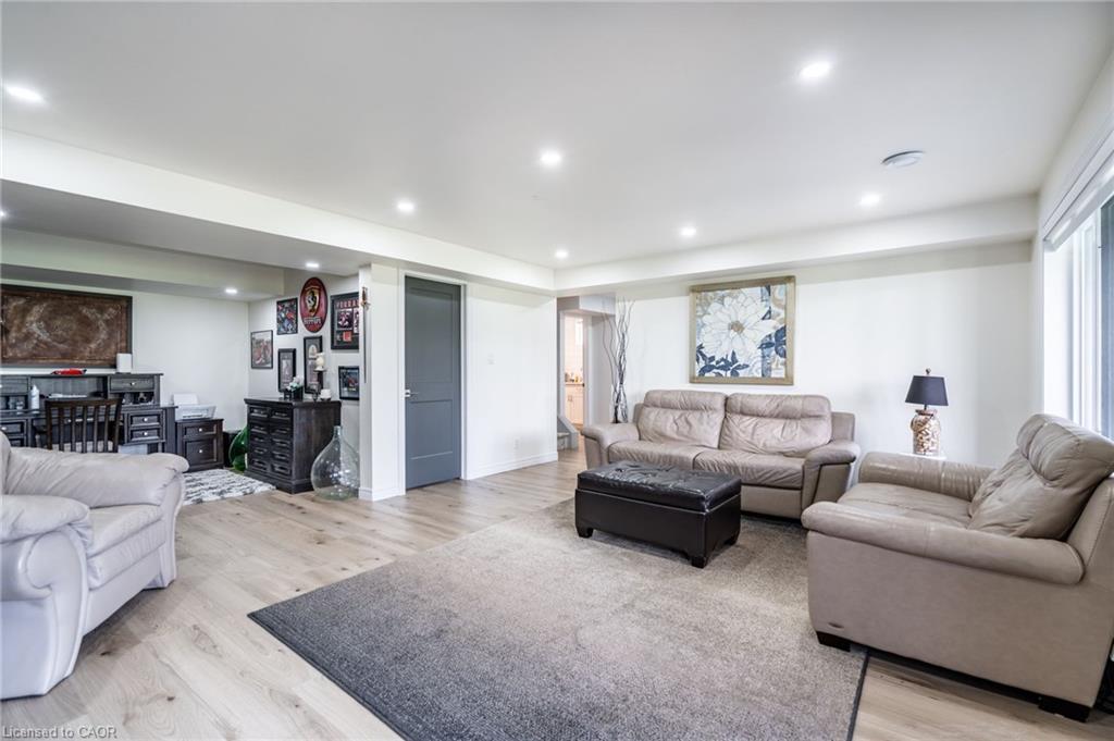 16 Whiting Drive, Paris, ON - Indoor Photo Showing Living Room
