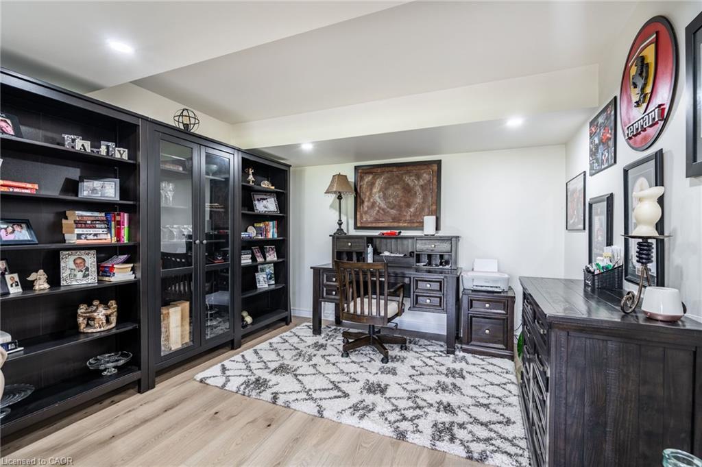 16 Whiting Drive, Paris, ON - Indoor Photo Showing Other Room