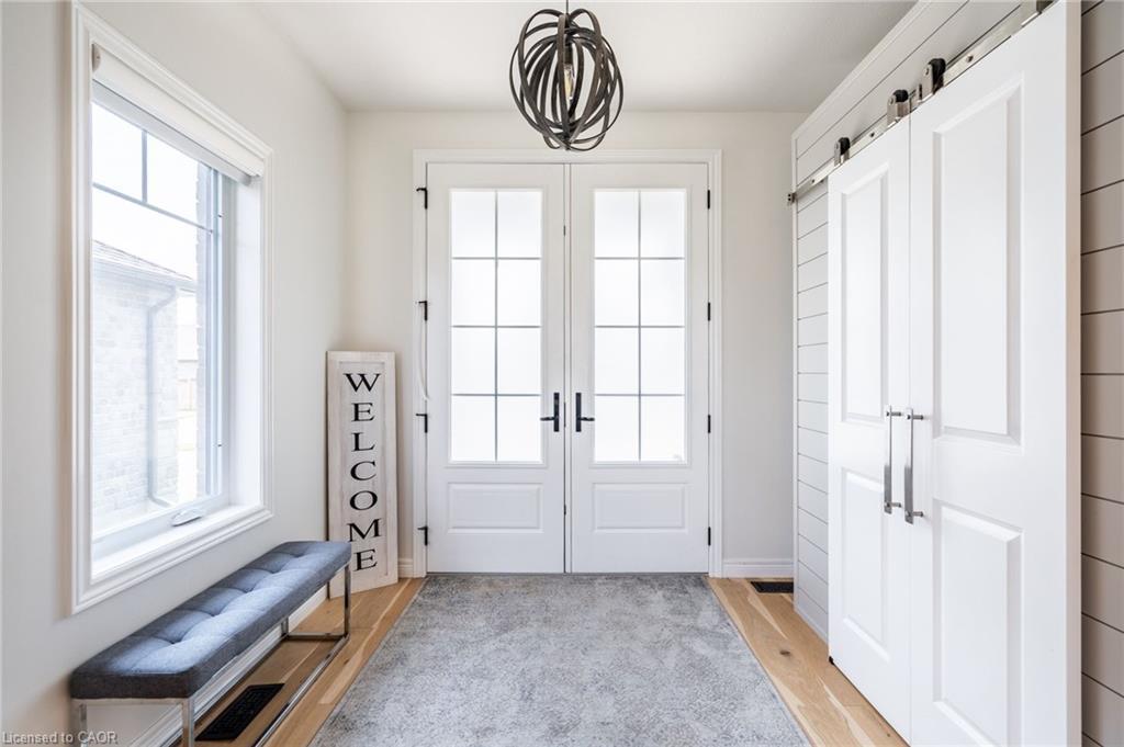 16 Whiting Drive, Paris, ON - Indoor Photo Showing Other Room