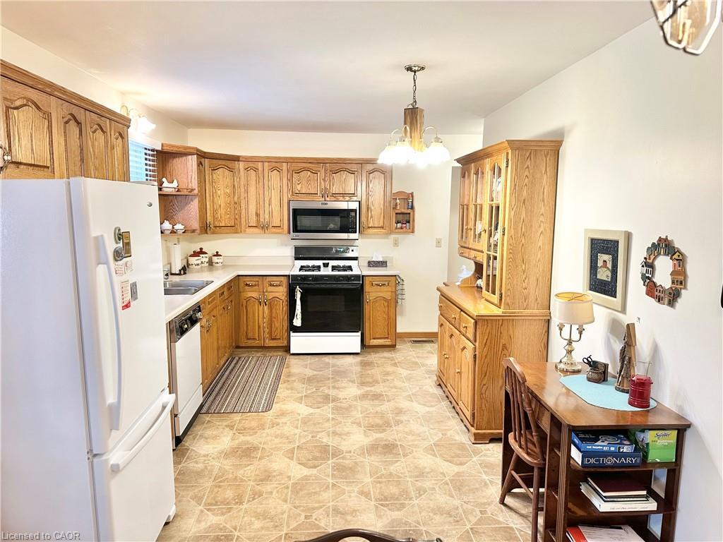 248 Howard Street, Waterford, ON - Indoor Photo Showing Kitchen