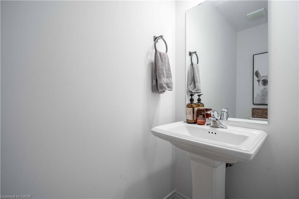 4882 Connor Drive, Beamsville, ON - Indoor Photo Showing Bathroom