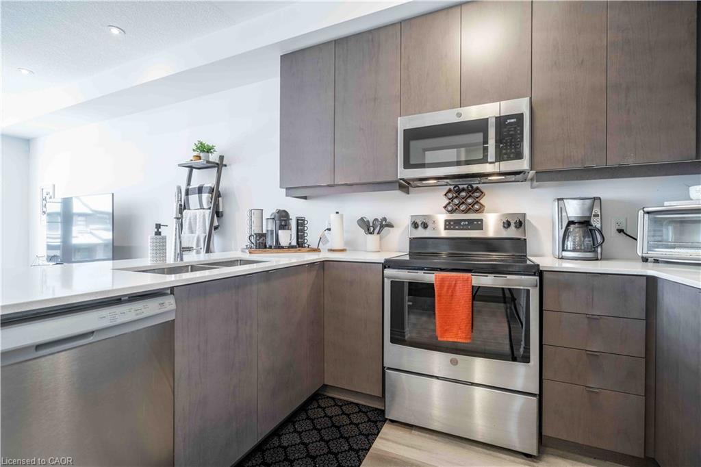 4882 Connor Drive, Beamsville, ON - Indoor Photo Showing Kitchen With Stainless Steel Kitchen