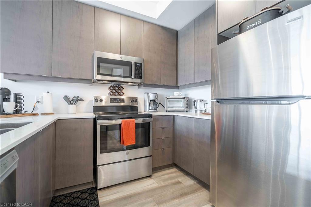 4882 Connor Drive, Beamsville, ON - Indoor Photo Showing Kitchen With Stainless Steel Kitchen