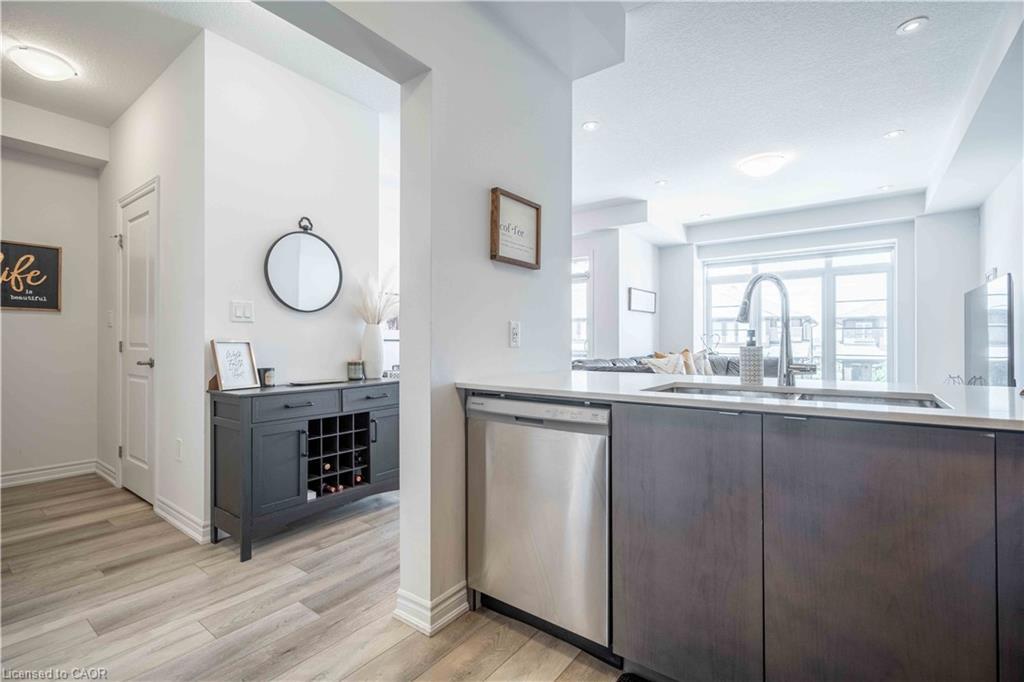 4882 Connor Drive, Beamsville, ON - Indoor Photo Showing Kitchen