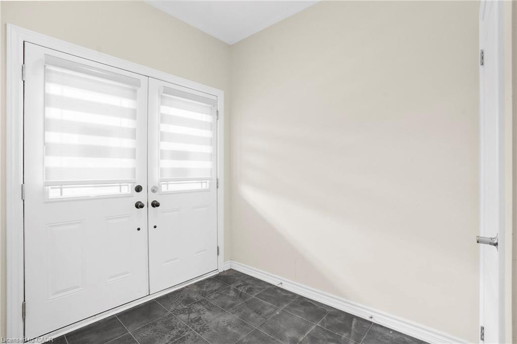 251 Palace Street, Thorold, ON - Indoor Photo Showing Other Room