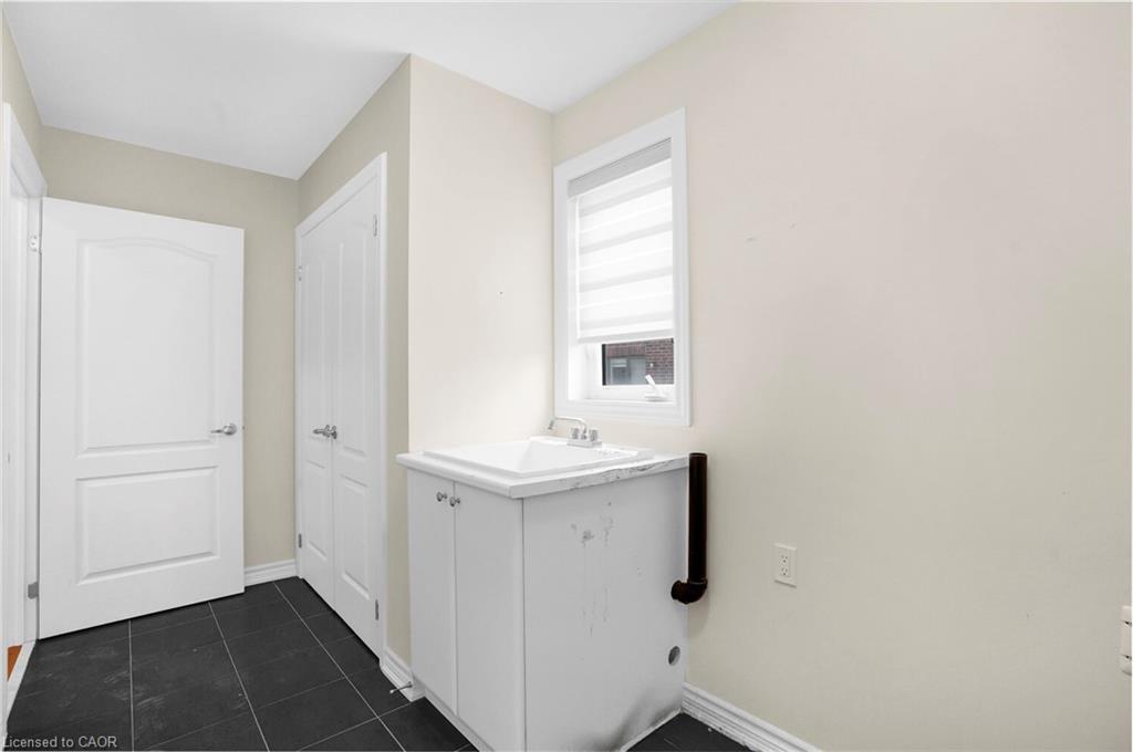 251 Palace Street, Thorold, ON - Indoor