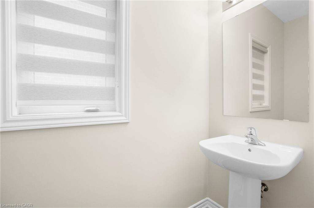 251 Palace Street, Thorold, ON - Indoor Photo Showing Bathroom