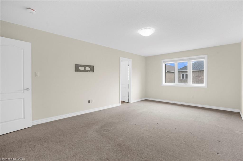 251 Palace Street, Thorold, ON - Indoor Photo Showing Other Room