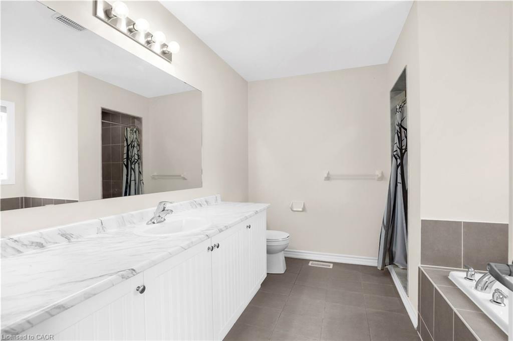 251 Palace Street, Thorold, ON - Indoor Photo Showing Bathroom