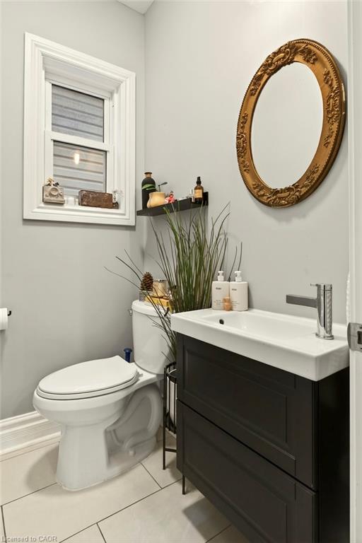 224 Balmoral Avenue N, Hamilton, ON - Indoor Photo Showing Bathroom
