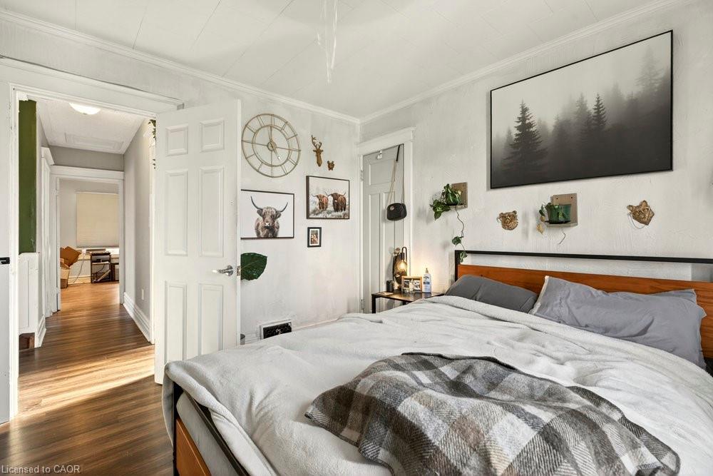 224 Balmoral Avenue N, Hamilton, ON - Indoor Photo Showing Bedroom