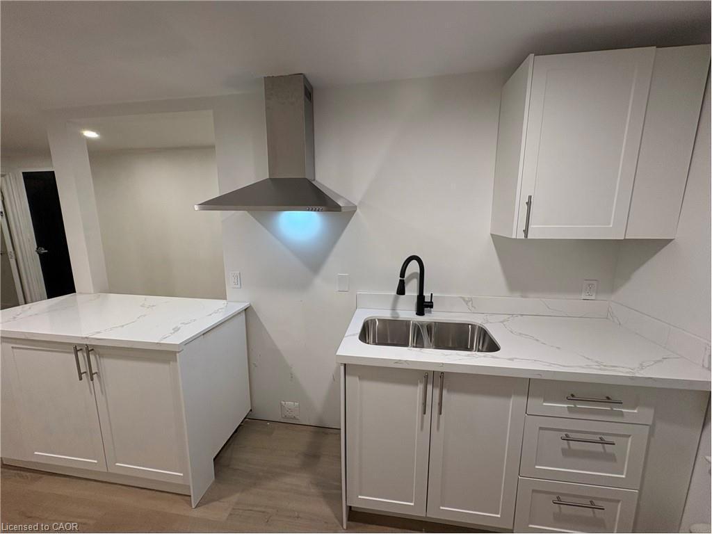 10-803 King Street, Port Colborne, ON - Indoor Photo Showing Kitchen