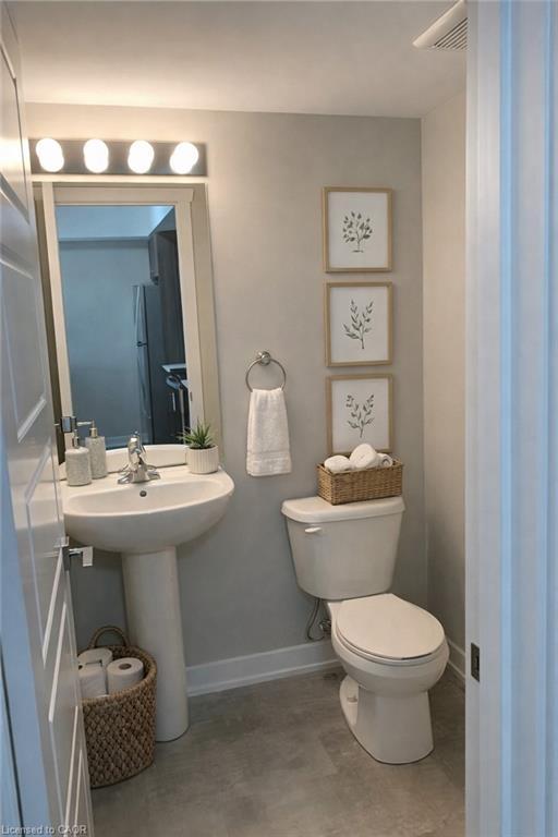 B5-1331 Countrystone Drive, Kitchener, ON - Indoor Photo Showing Bathroom